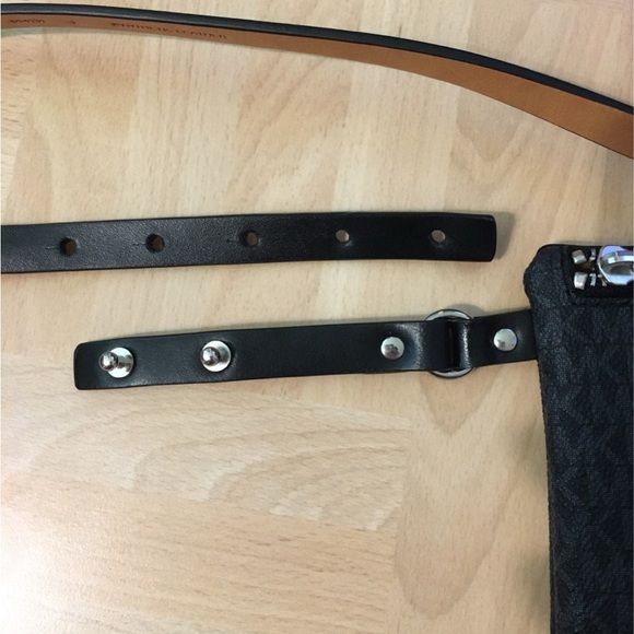 Black Chain Strap Crossbody Bag - Picture 3 of 5